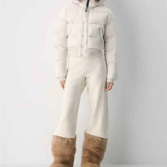 Aritzia Super Puff Chalet with faux fur - Picture 2 of 6